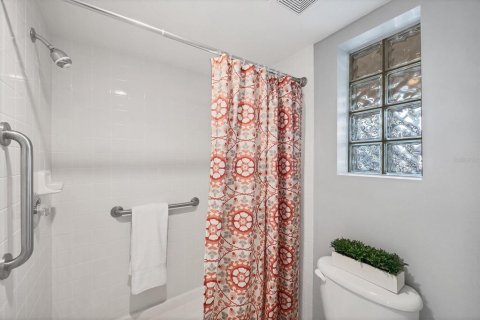 Condo in Venice, Florida, 2 bedrooms  № 1661829 - photo 23