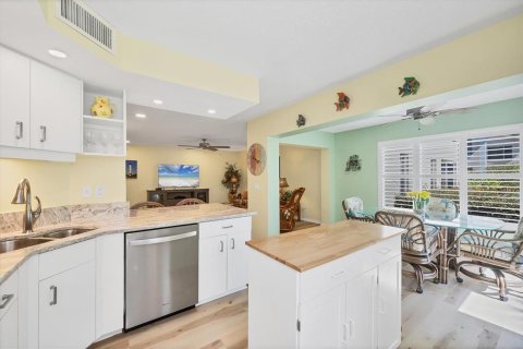 Condo in Venice, Florida, 2 bedrooms  № 1661829 - photo 16