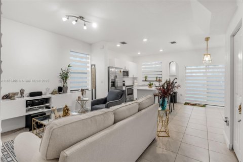 Touwnhouse à vendre à Homestead, Floride: 3 chambres, 123.37 m2 № 1962775 - photo 5