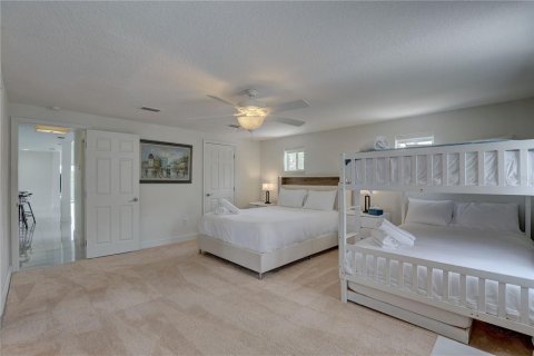 House in Tampa, Florida 5 bedrooms, 251.95 sq.m. № 1690666 - photo 24