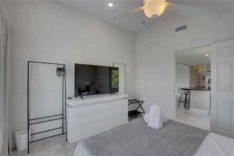 House in Tampa, Florida 5 bedrooms, 251.95 sq.m. № 1690666 - photo 29