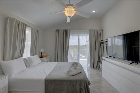 House in Tampa, Florida 5 bedrooms, 251.95 sq.m. № 1690666 - photo 28