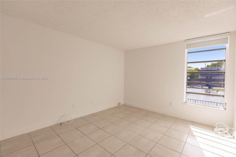 Купить кондоминиум в Майами, Флорида 2 спальни, 83.61м2, № 1953723 - фото 14