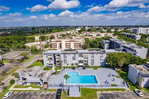 Condo in Miami, Florida, 2 bedrooms  № 1953723 - photo 21