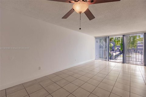 Купить кондоминиум в Майами, Флорида 2 спальни, 83.61м2, № 1953723 - фото 9