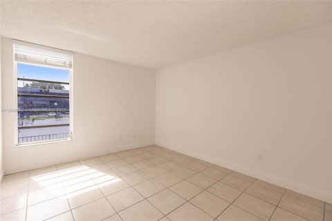 Купить кондоминиум в Майами, Флорида 2 спальни, 83.61м2, № 1953723 - фото 10