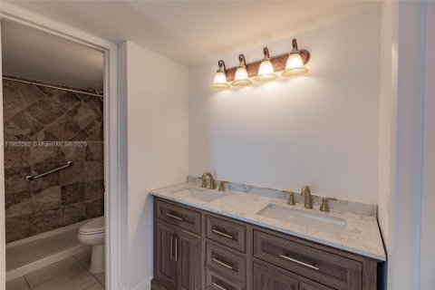 Купить кондоминиум в Майами, Флорида 2 спальни, 83.61м2, № 1953723 - фото 11