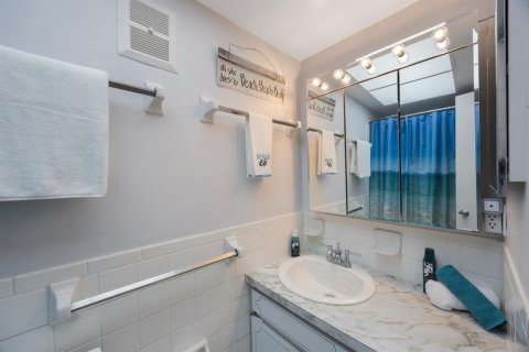Condo in Saint Pete Beach, Florida, 1 bedroom  № 1803160 - photo 21