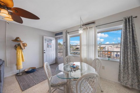 Condo in Saint Pete Beach, Florida, 1 bedroom  № 1803160 - photo 6