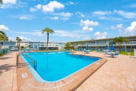 Condo in Saint Pete Beach, Florida, 1 bedroom  № 1803160 - photo 28