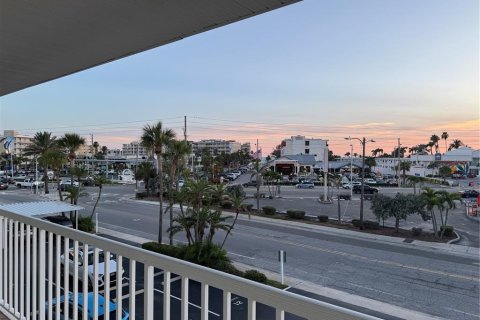 Condo in Saint Pete Beach, Florida, 1 bedroom  № 1803160 - photo 3