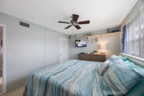 Condo in Saint Pete Beach, Florida, 1 bedroom  № 1803160 - photo 19