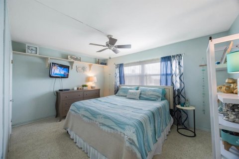 Condo in Saint Pete Beach, Florida, 1 bedroom  № 1803160 - photo 17