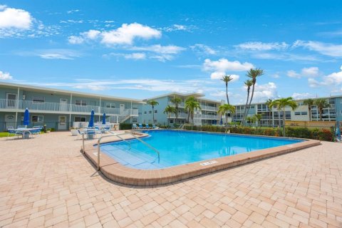 Condo in Saint Pete Beach, Florida, 1 bedroom  № 1803160 - photo 27