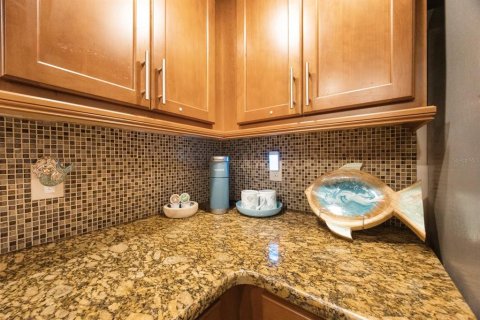 Condo in Saint Pete Beach, Florida, 1 bedroom  № 1803160 - photo 15