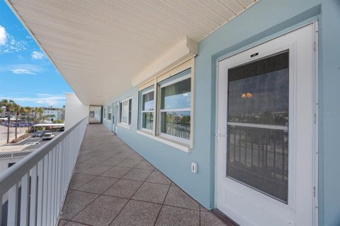 Condo in Saint Pete Beach, Florida, 1 bedroom  № 1803160 - photo 2