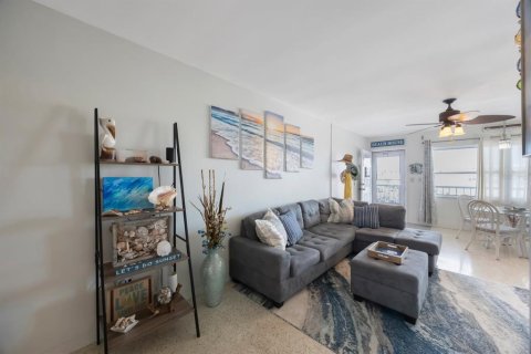 Condo in Saint Pete Beach, Florida, 1 bedroom  № 1803160 - photo 9