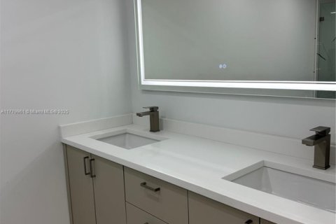 Купить виллу или дом в Майами, Флорида 4 спальни, 187.29м2, № 1708035 - фото 13