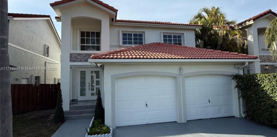 House in Miami, Florida 4 bedrooms, 187.29 sq.m. № 1708035