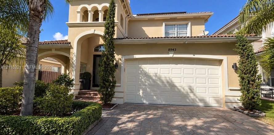 House in Cutler Bay, Florida 4 bedrooms, 197.51 sq.m. № 2428586