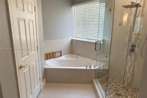 House in Cutler Bay, Florida 4 bedrooms, 197.51 sq.m. № 2428586 - photo 15