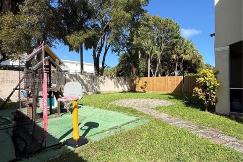 House in Cutler Bay, Florida 4 bedrooms, 197.51 sq.m. № 2428586 - photo 18