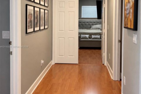House in Cutler Bay, Florida 4 bedrooms, 197.51 sq.m. № 2428586 - photo 8