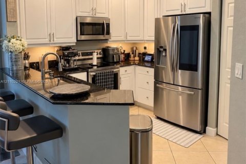 House in Cutler Bay, Florida 4 bedrooms, 197.51 sq.m. № 2428586 - photo 9