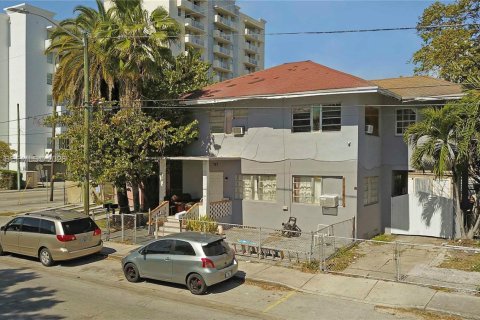 Immobilier commercial à vendre à Miami, Floride: 352.01 m2 № 2081371 - photo 3