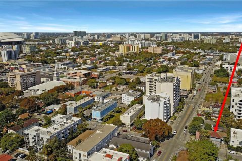 Immobilier commercial à vendre à Miami, Floride: 352.01 m2 № 2081371 - photo 11
