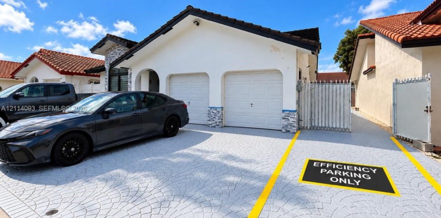 Immobilier commercial à Miami, Floride 1 chambre, 60.39 m2 № 2439369