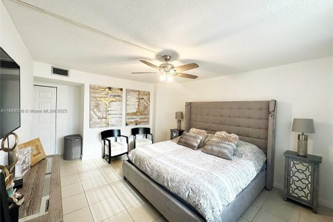 Condominio en venta en Aventura, Florida, 2 dormitorios, 99.68 m2 № 2034445 - foto 4