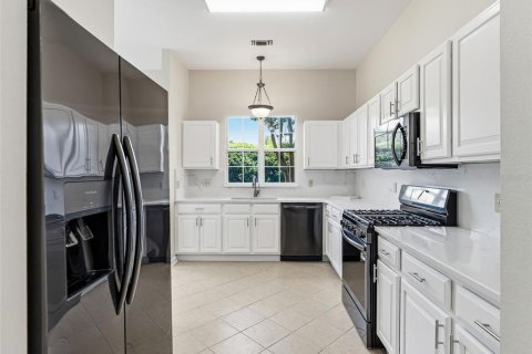 Condo in Lady Lake, Florida, 2 bedrooms  № 2157556 - photo 5