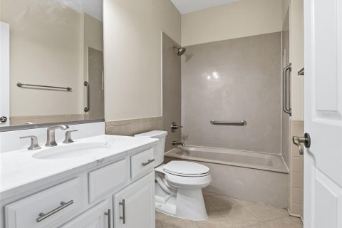 Condo in Lady Lake, Florida, 2 bedrooms  № 2157556 - photo 12