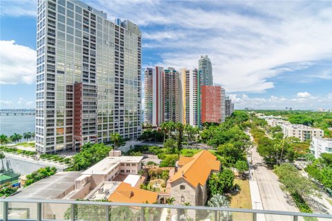 Condo in Miami, Florida, 1 bedroom  № 2081084 - photo 21