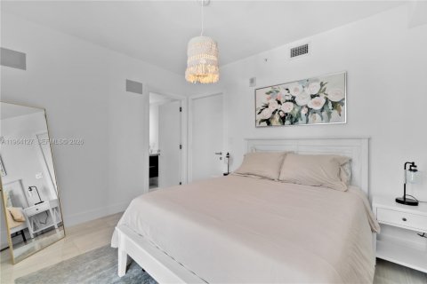 Condo in Miami, Florida, 1 bedroom  № 2081084 - photo 9