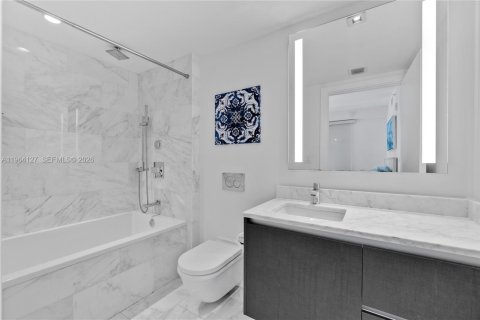Condo in Miami, Florida, 1 bedroom  № 2081084 - photo 12