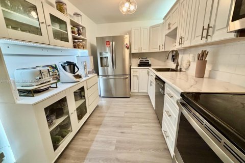 Copropriété à vendre à Aventura, Floride: 2 chambres, 121.98 m2 № 2009521 - photo 11