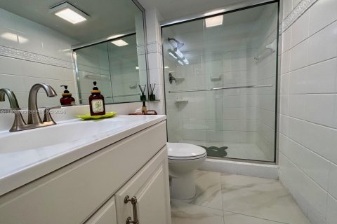 Copropriété à vendre à Aventura, Floride: 2 chambres, 121.98 m2 № 2009521 - photo 17