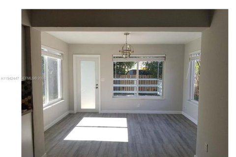 Casa en venta en Wilton Manors, Florida, 3 dormitorios, 111.95 m2 № 2000455 - foto 3