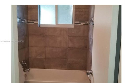 Casa en venta en Wilton Manors, Florida, 3 dormitorios, 111.95 m2 № 2000455 - foto 7