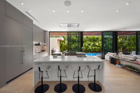 Villa ou maison à vendre à Miami Beach, Floride: 6 chambres, 426.42 m2 № 2300412 - photo 12