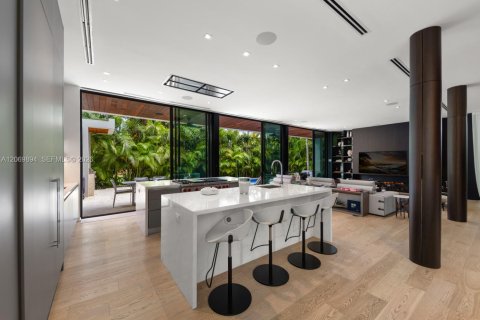 Villa ou maison à vendre à Miami Beach, Floride: 6 chambres, 426.42 m2 № 2300412 - photo 11
