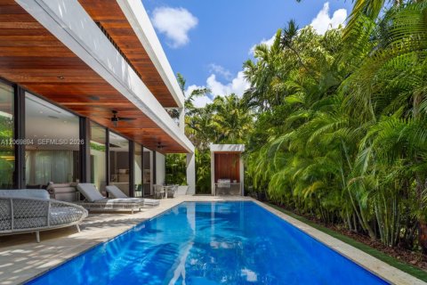 Villa ou maison à vendre à Miami Beach, Floride: 6 chambres, 426.42 m2 № 2300412 - photo 24