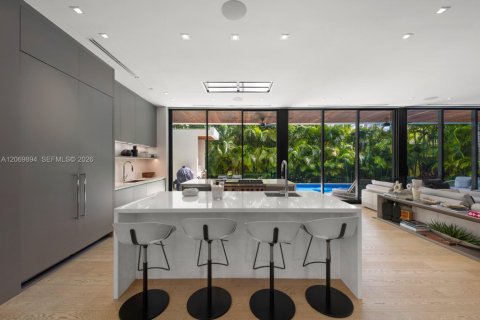 Villa ou maison à vendre à Miami Beach, Floride: 6 chambres, 426.42 m2 № 2300412 - photo 8