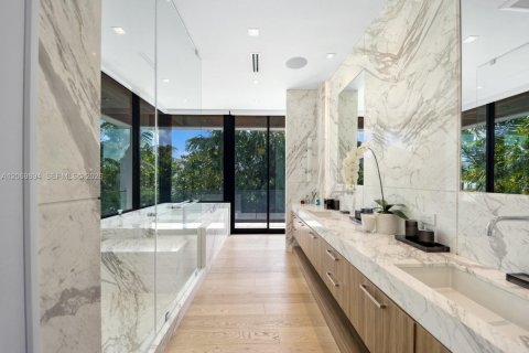 Villa ou maison à vendre à Miami Beach, Floride: 6 chambres, 426.42 m2 № 2300412 - photo 21
