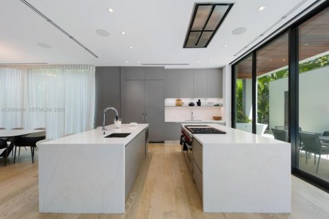 Villa ou maison à vendre à Miami Beach, Floride: 6 chambres, 426.42 m2 № 2300412 - photo 9