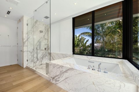 Villa ou maison à vendre à Miami Beach, Floride: 6 chambres, 426.42 m2 № 2300412 - photo 20