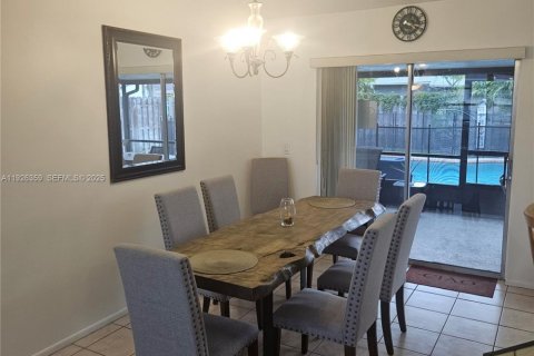 Casa en alquiler en Sunrise, Florida, 3 dormitorios, 109.53 m2 № 1986505 - foto 10