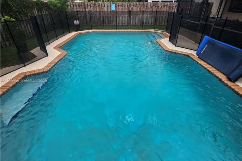 Casa en alquiler en Sunrise, Florida, 3 dormitorios, 109.53 m2 № 1986505 - foto 3